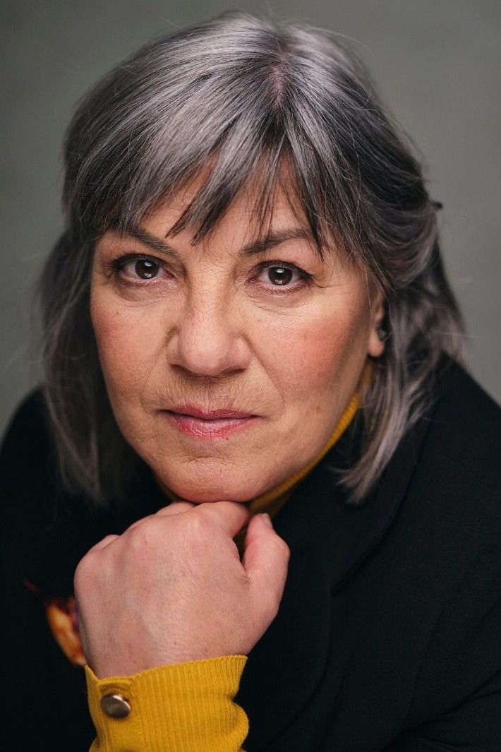 Clara Nogueira backdrop