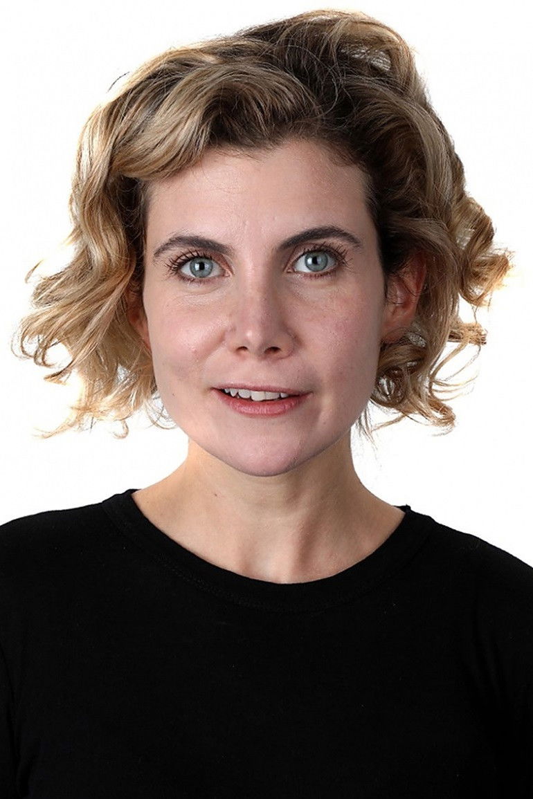 Ayşecan Tatari backdrop