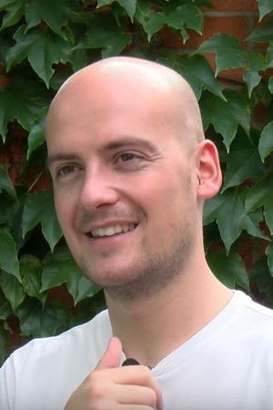 Raúl Escudero backdrop