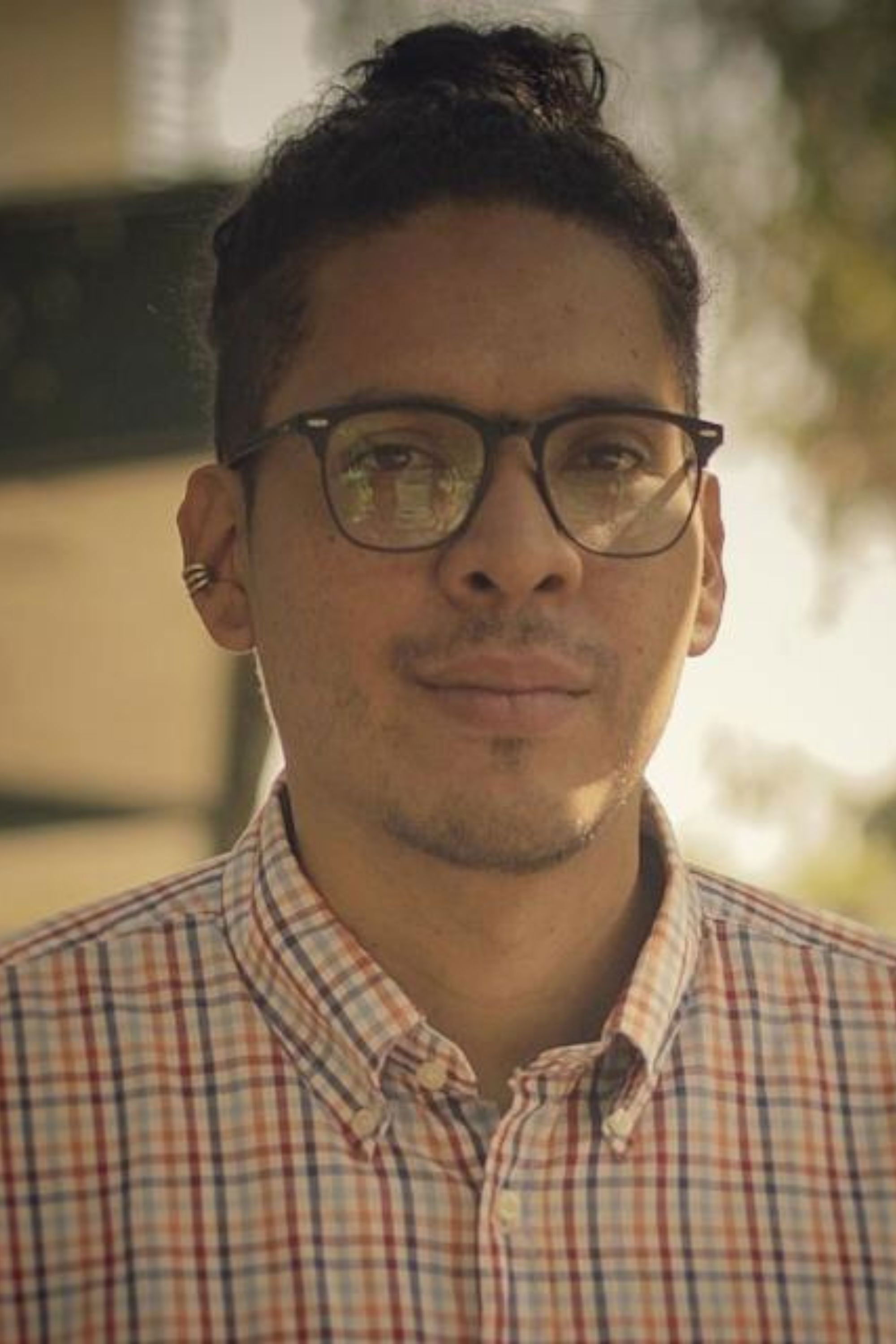 Leandro Lioh Navarro backdrop