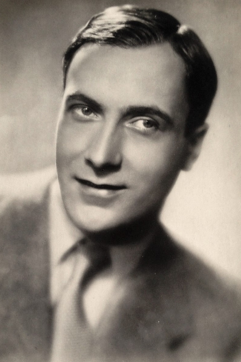 Daniel Lecourtois backdrop