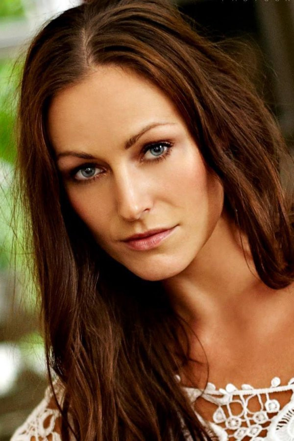 Katrine Bonde backdrop