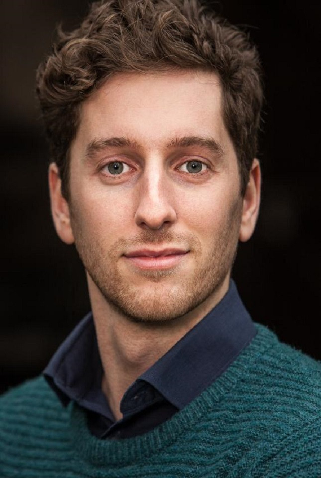 Alexander Tol backdrop