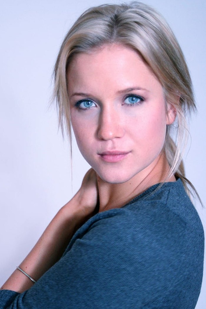 Jessy Schram backdrop