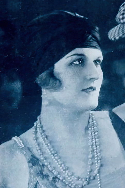 Henriette Delannoy backdrop