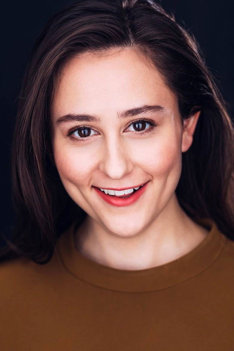 Kler Meklejn backdrop