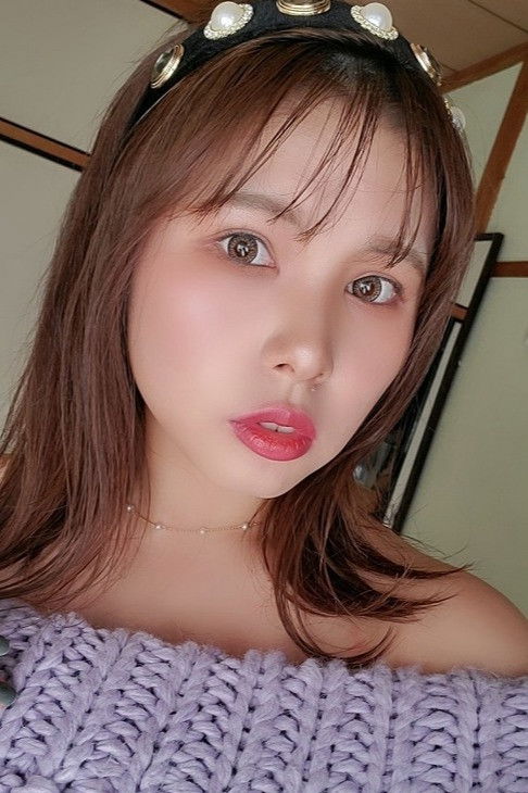 Aina Nagase backdrop