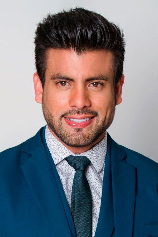 Efraín Ruales backdrop