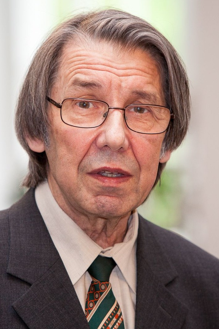 Hando Runnel backdrop