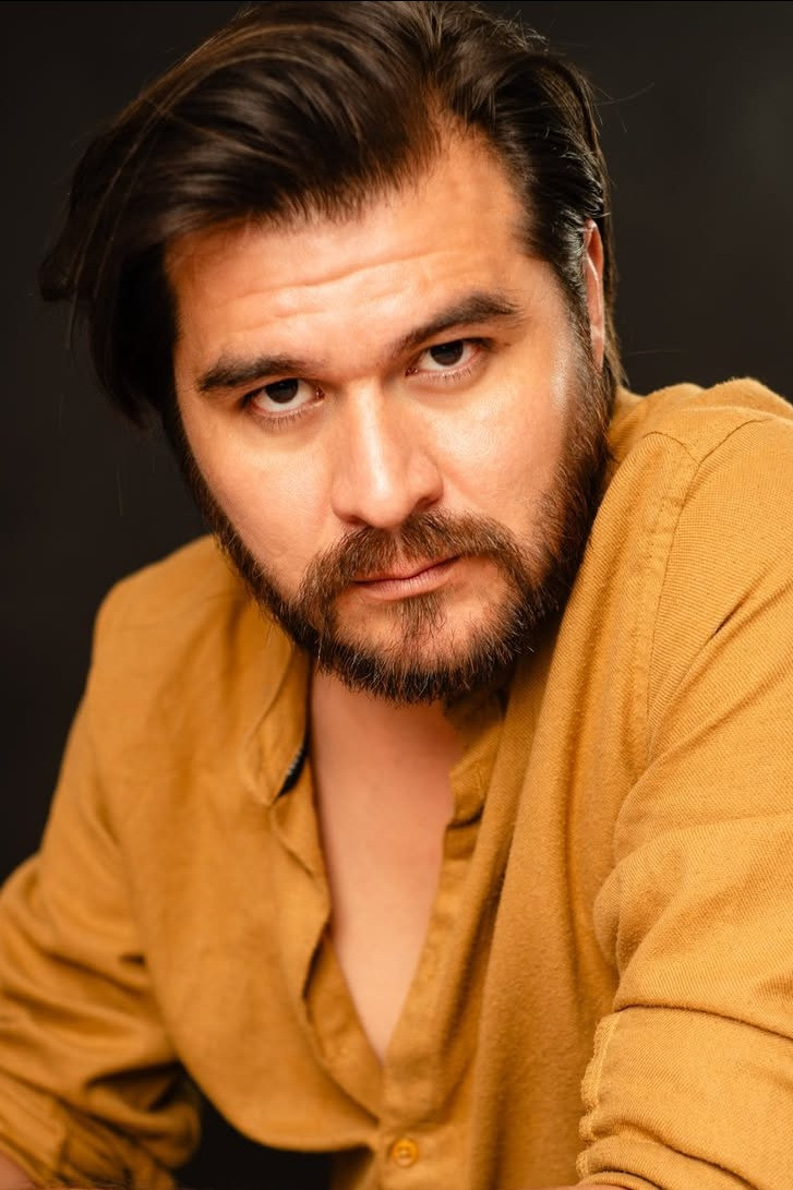 Roberto Belmont backdrop