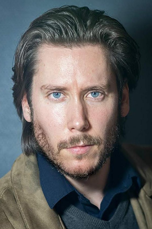 Alexandro Albrechtsen Aguirre backdrop