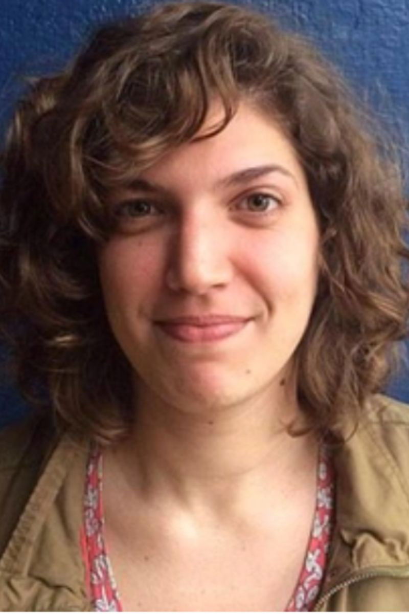 Julia Alves backdrop