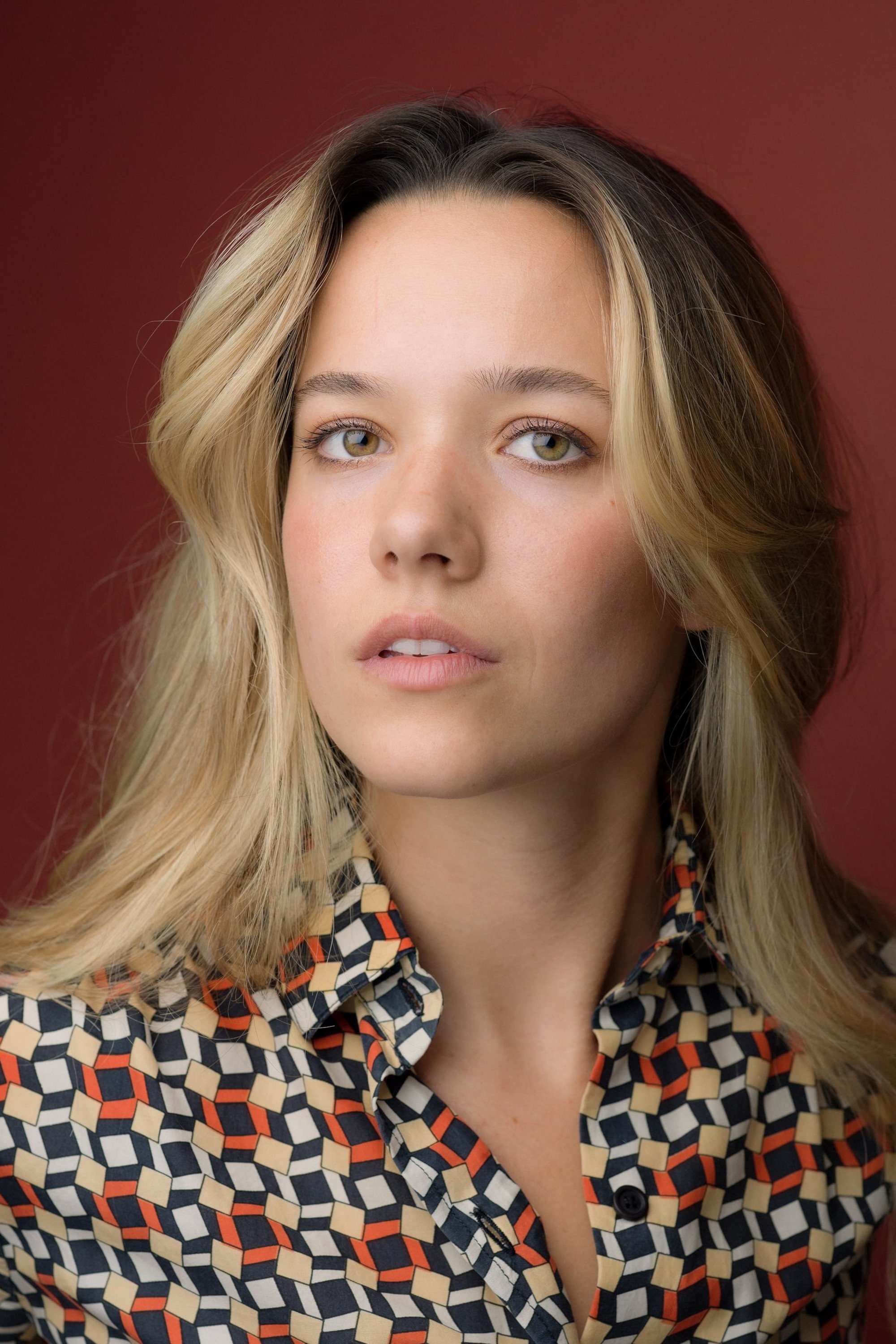 Julia McDermott backdrop