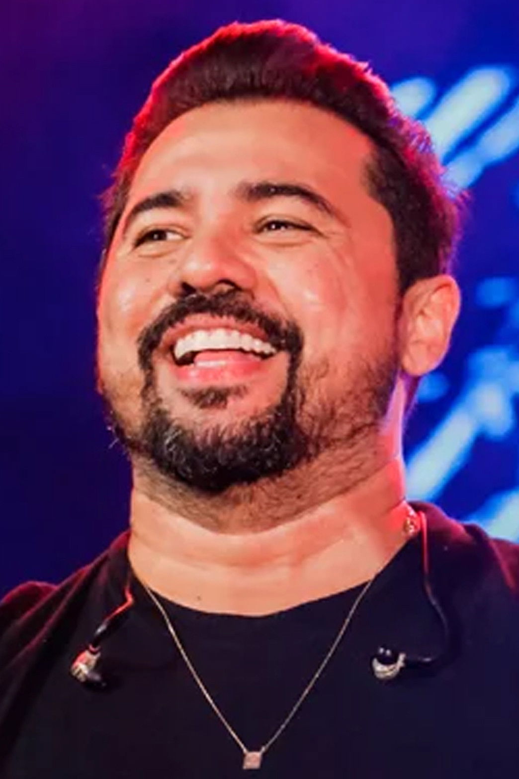 Xand Avião backdrop