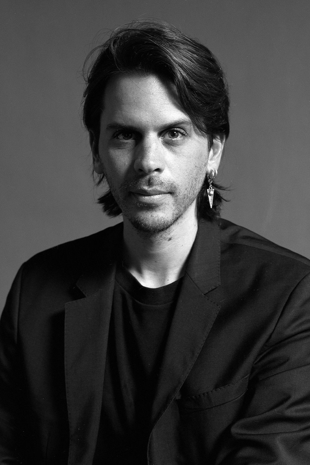 Julián Lona backdrop