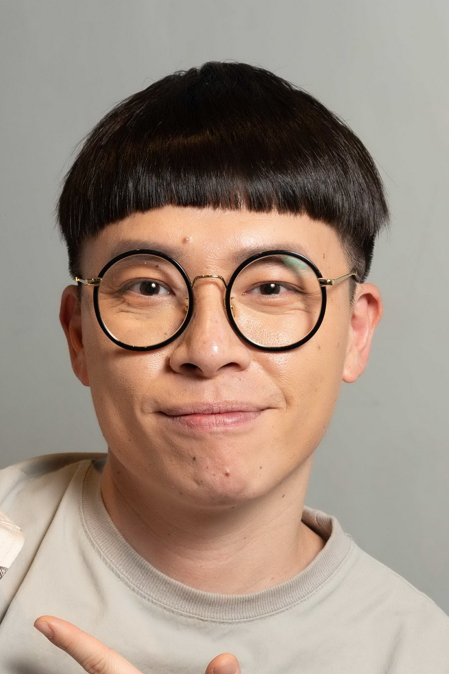 Siao-Bai Yu backdrop