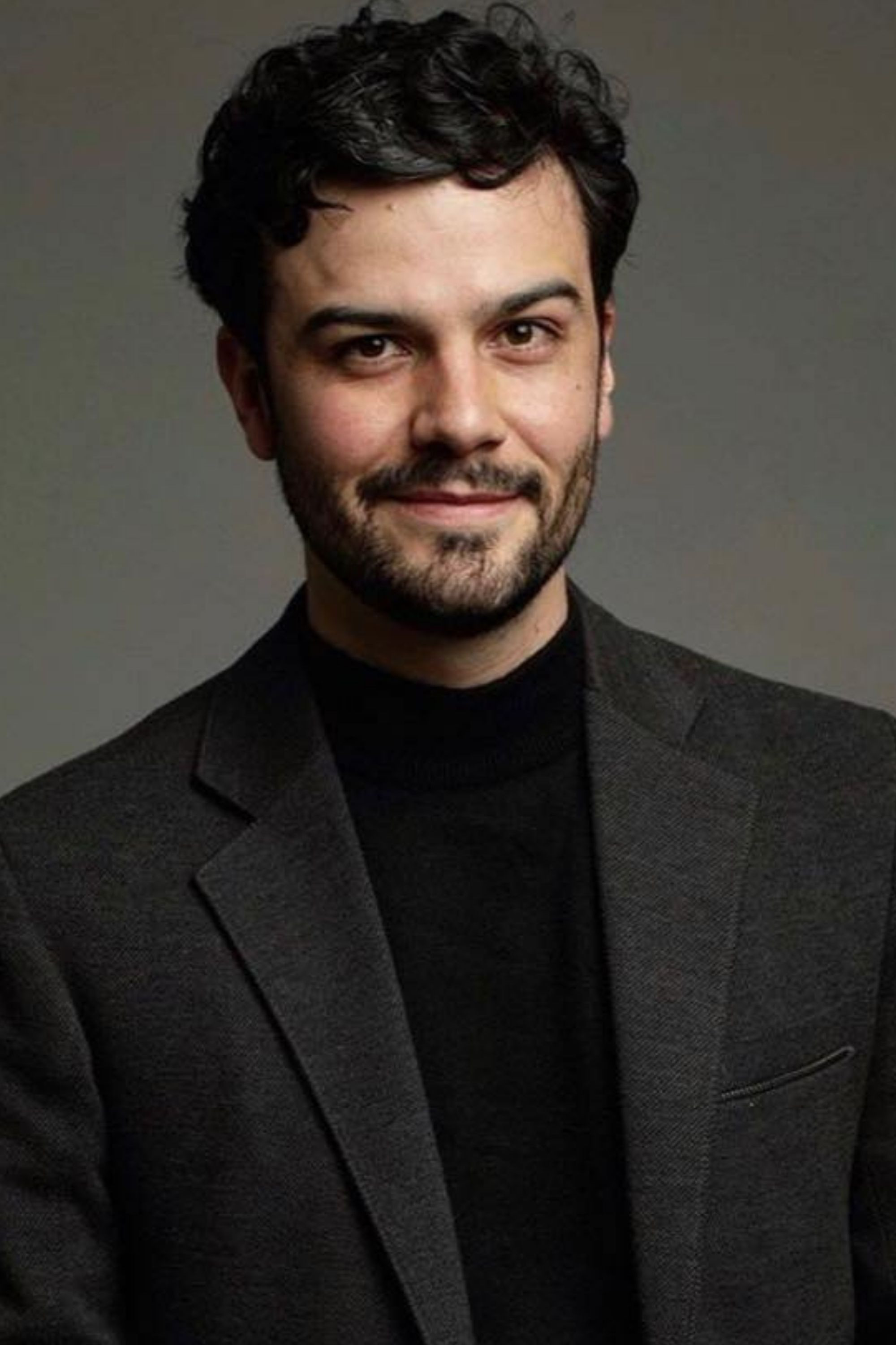 Miguel González backdrop