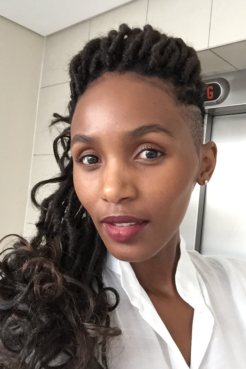 Avumile Qongqo backdrop