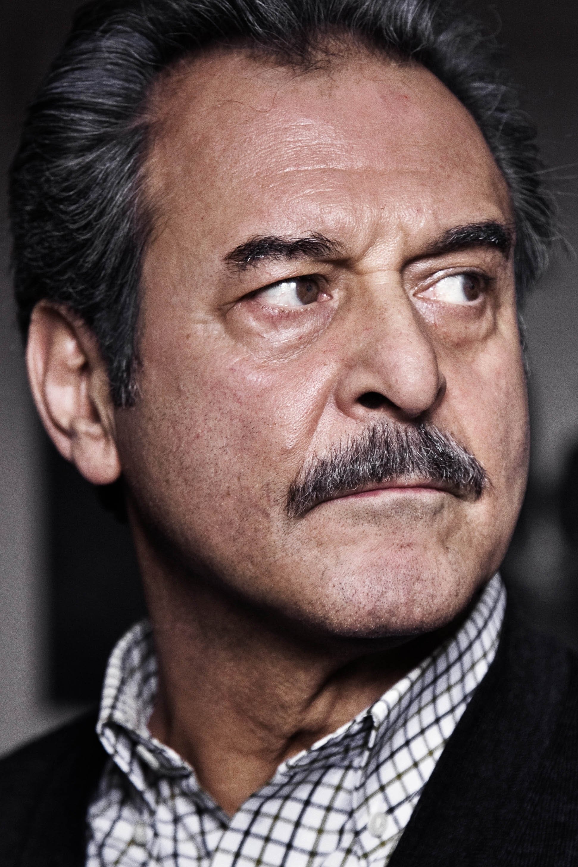 Ennio Fantastichini backdrop