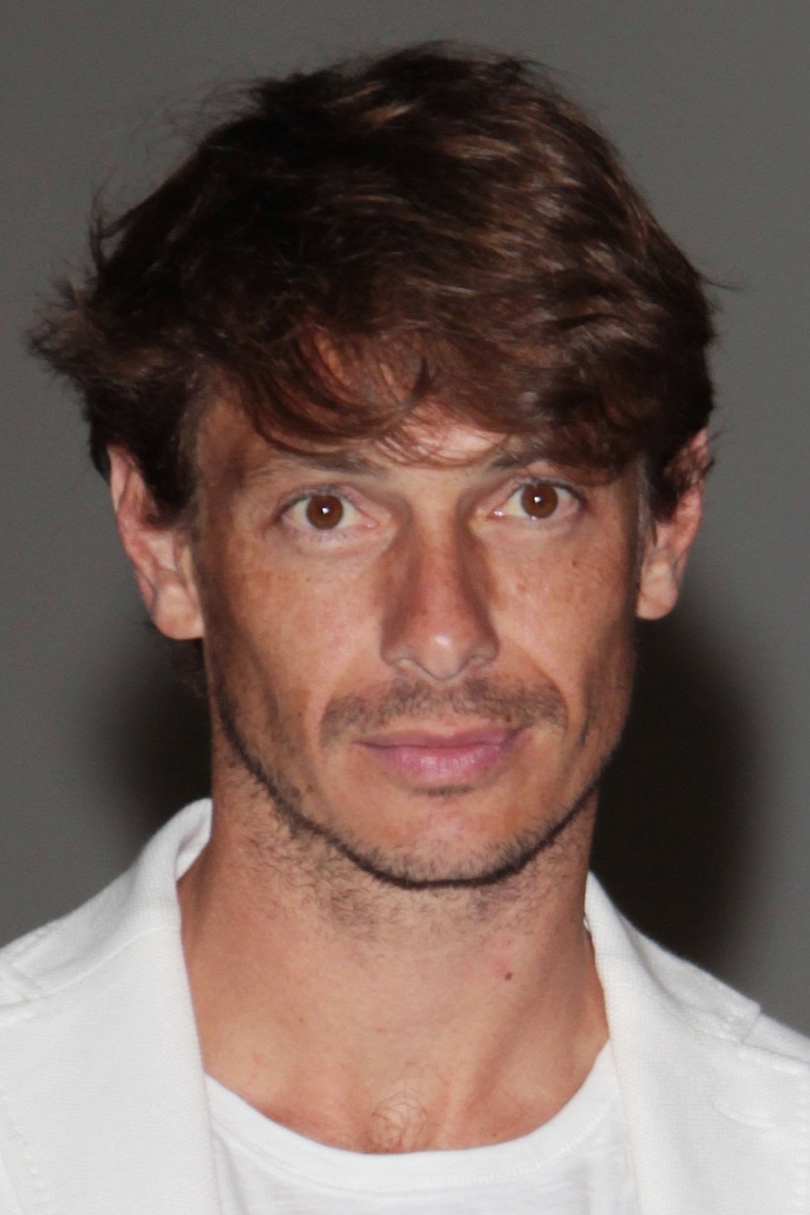 Giorgio Pasotti backdrop