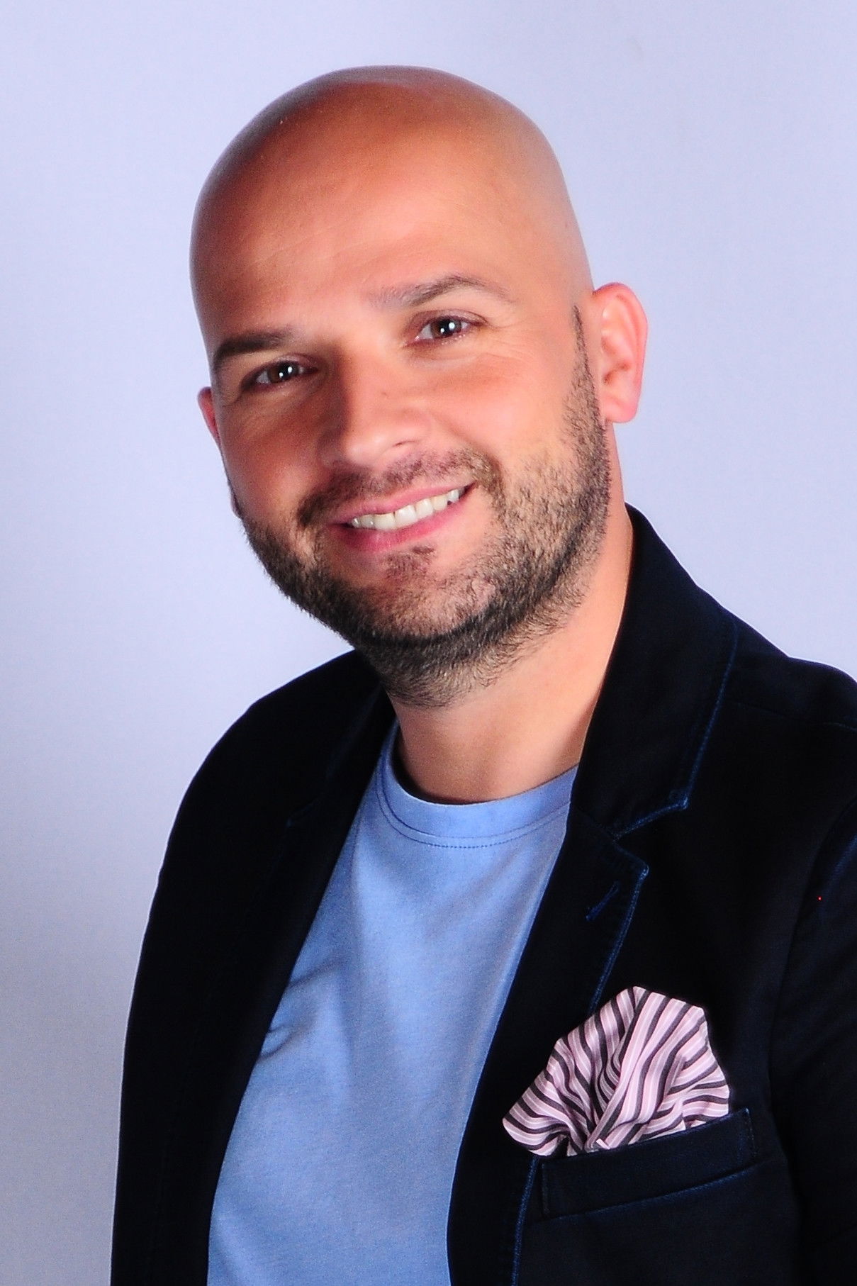 Andrei Ştefănescu backdrop