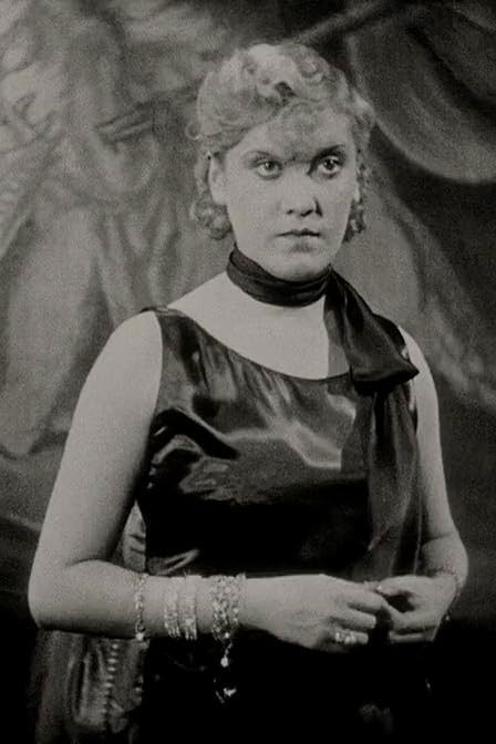 Alice Roberte backdrop