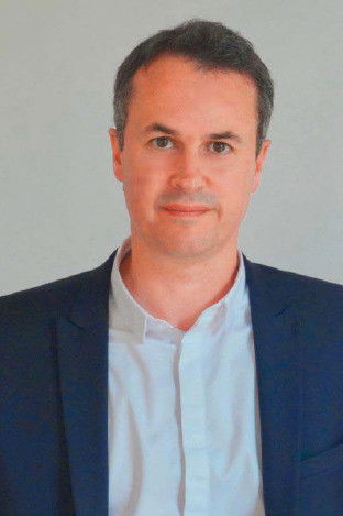 Michaël Kazan backdrop