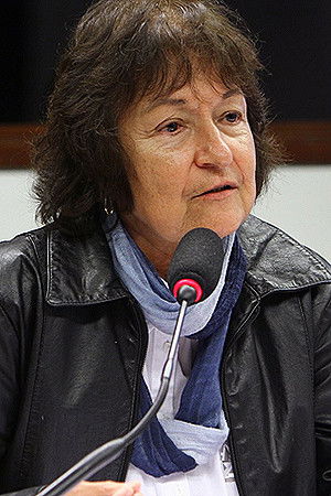 Hildete Pereira de Melo backdrop