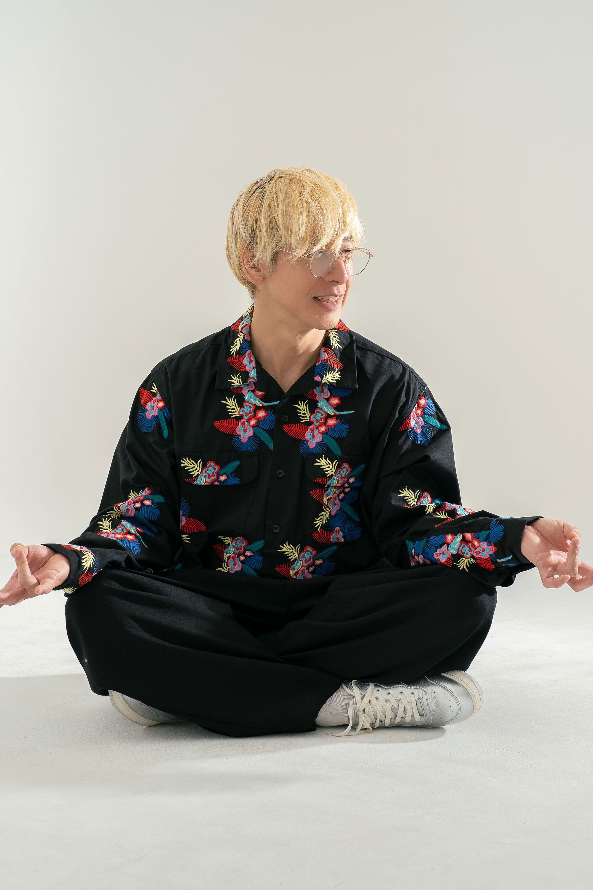 Ichiyo Izawa backdrop