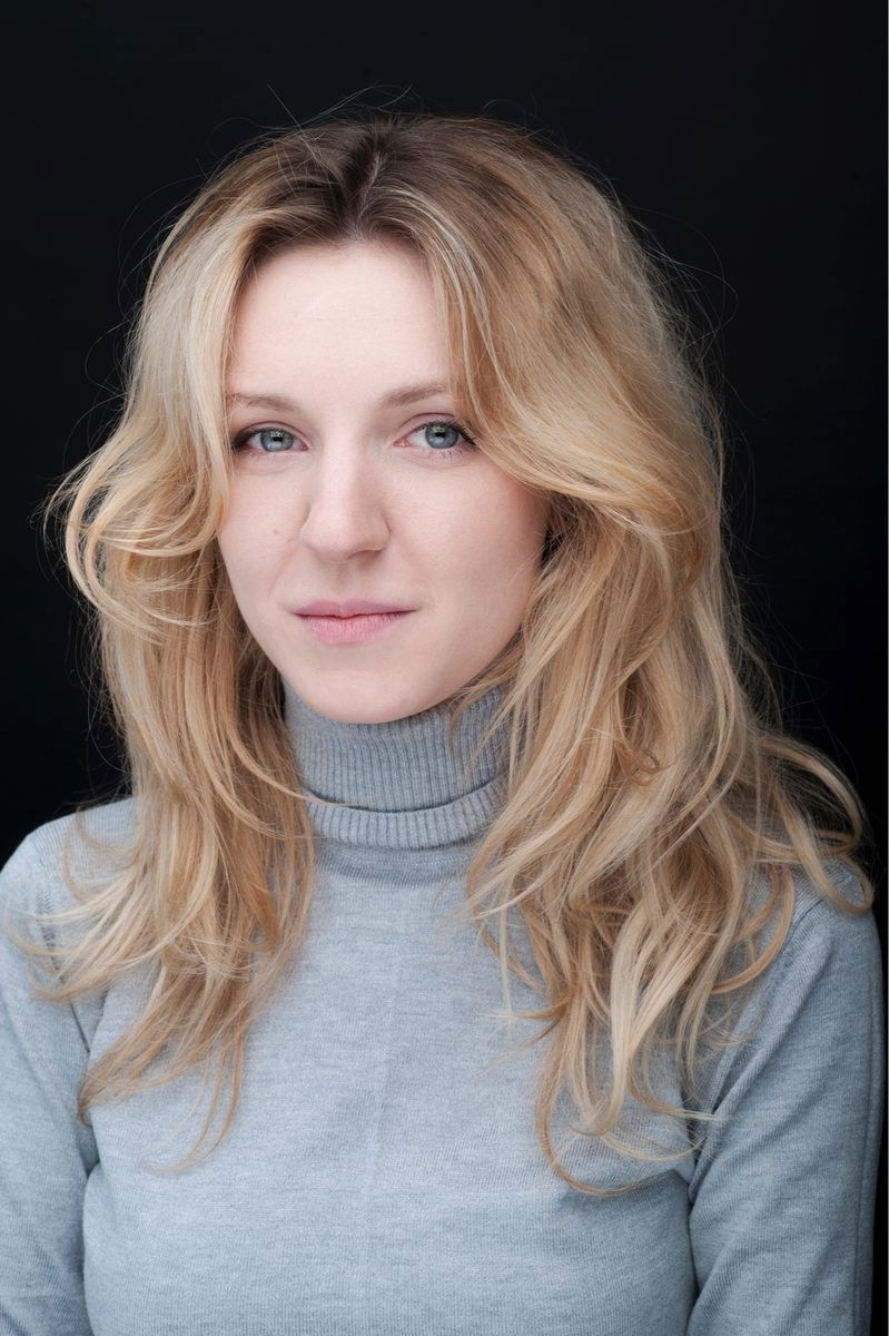 Yana Uskova backdrop