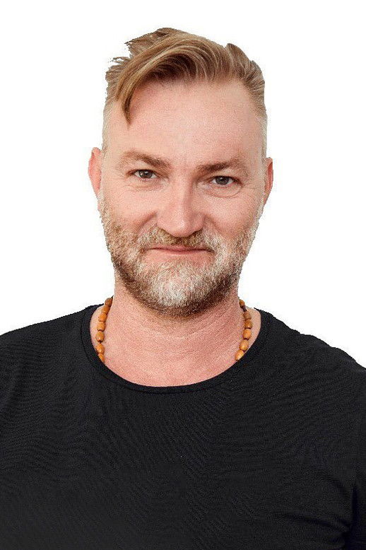 Gent Hazizi backdrop