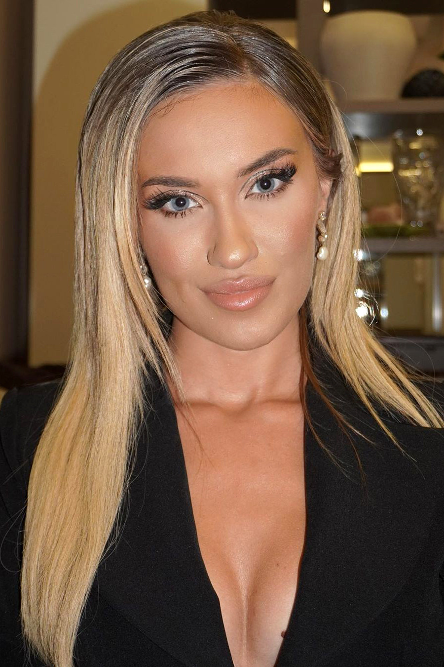 Dea Mishel Hoxha backdrop