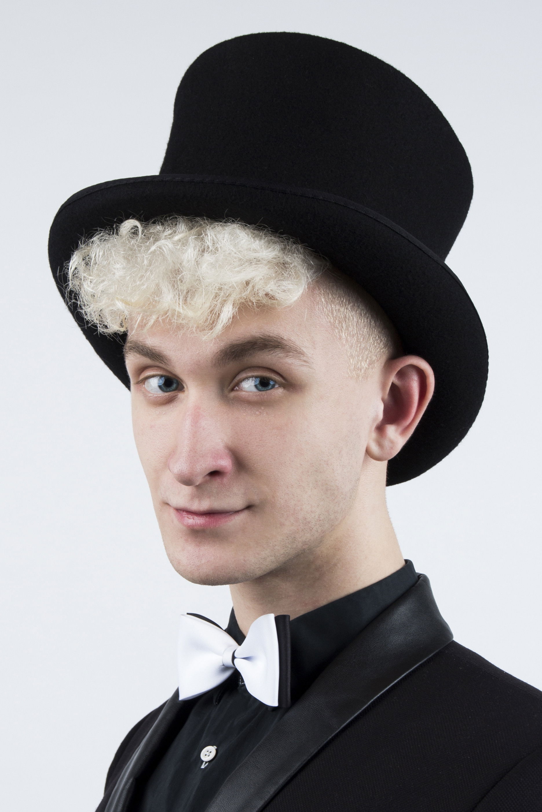 Dominik György backdrop