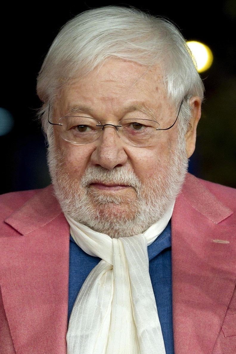 Paolo Villaggio → Paolo Villaxhio backdrop