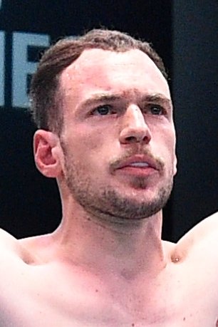 Uroš Medić backdrop