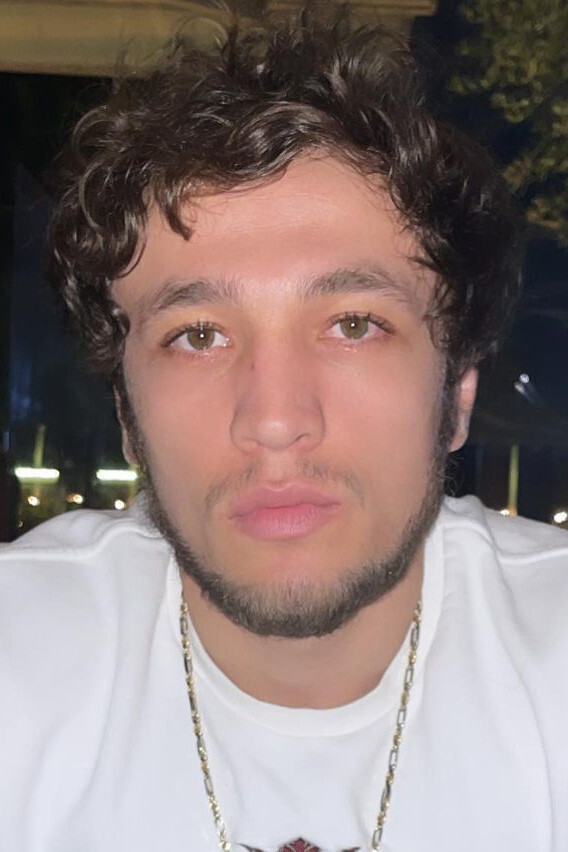 Melsik Baghdasaryan backdrop