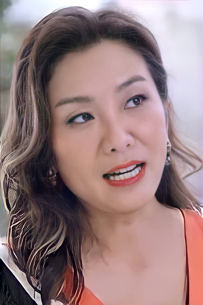 Mok Hoh-Yan backdrop