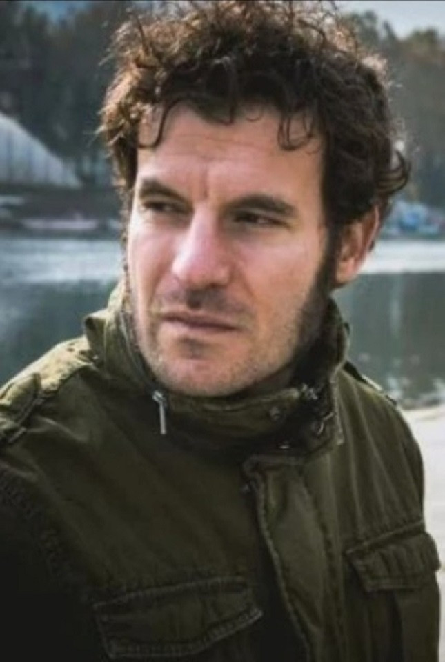 Davide Albano backdrop