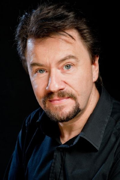 Enrique R. del Portal backdrop