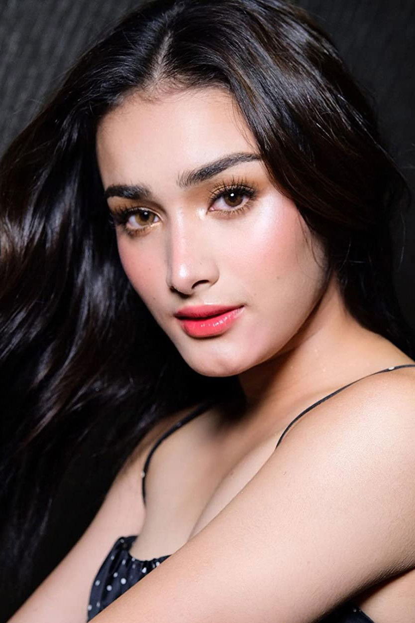 Hailey Mendez backdrop