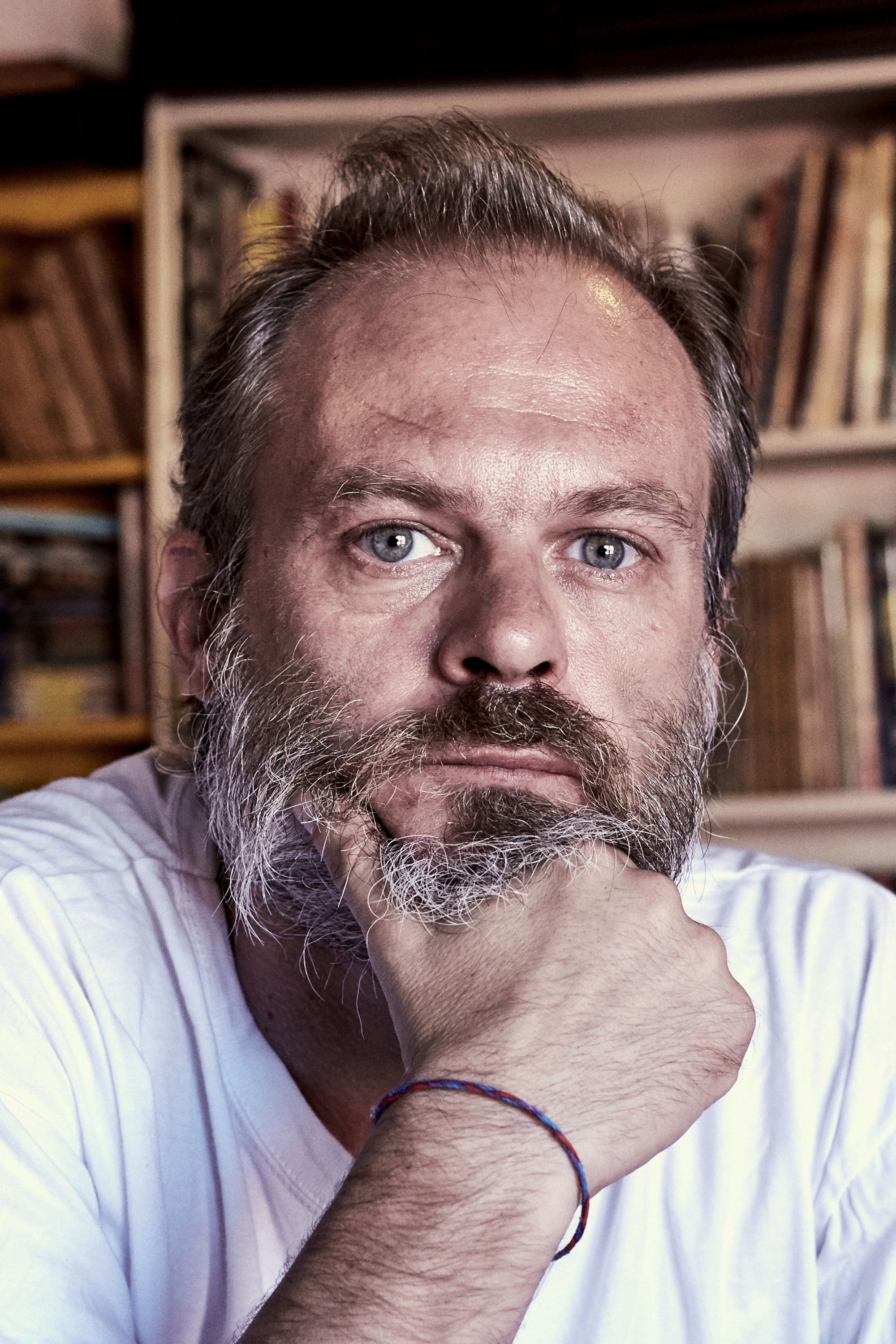 Diego Parés backdrop