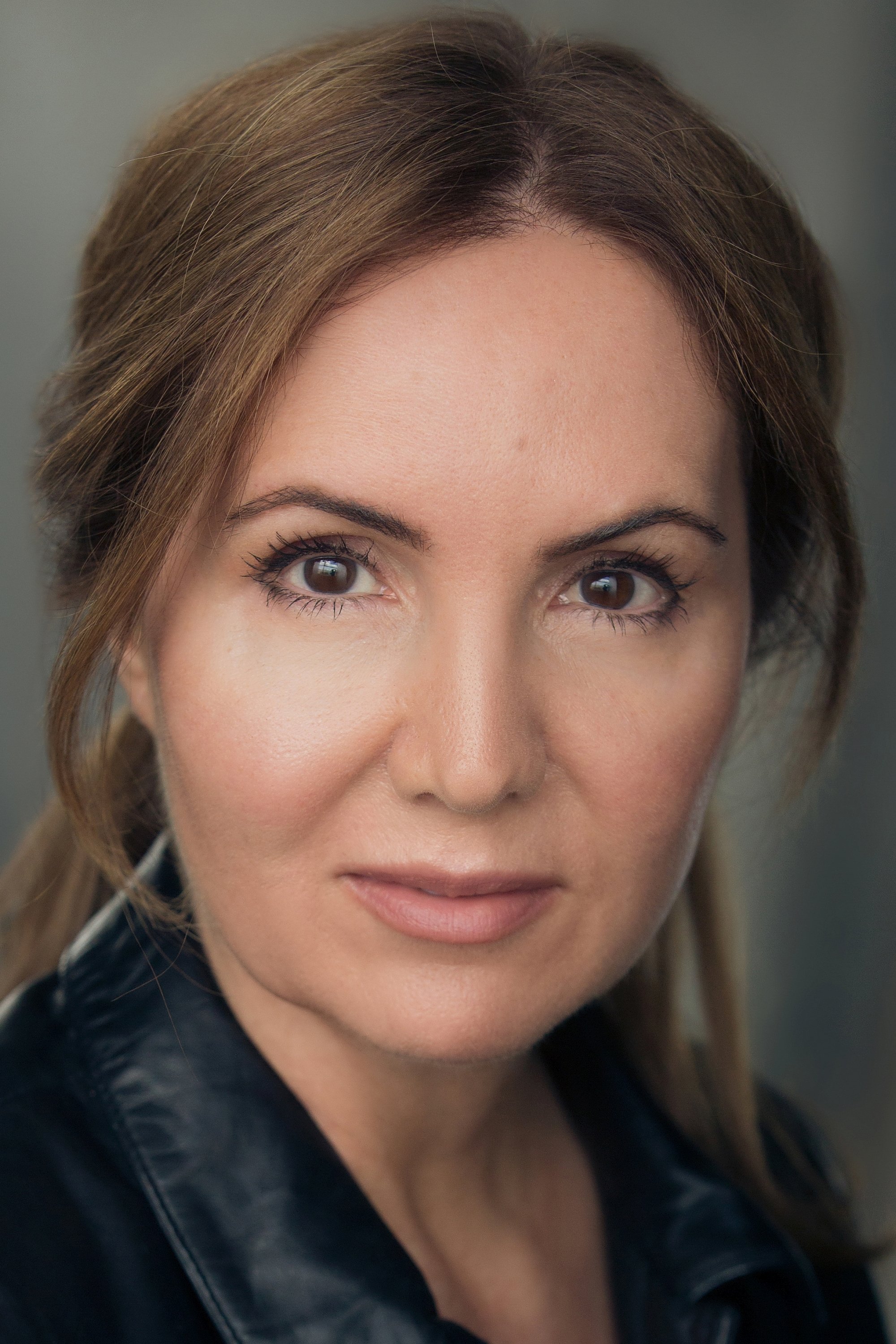 Amanda-Jade Tyler backdrop