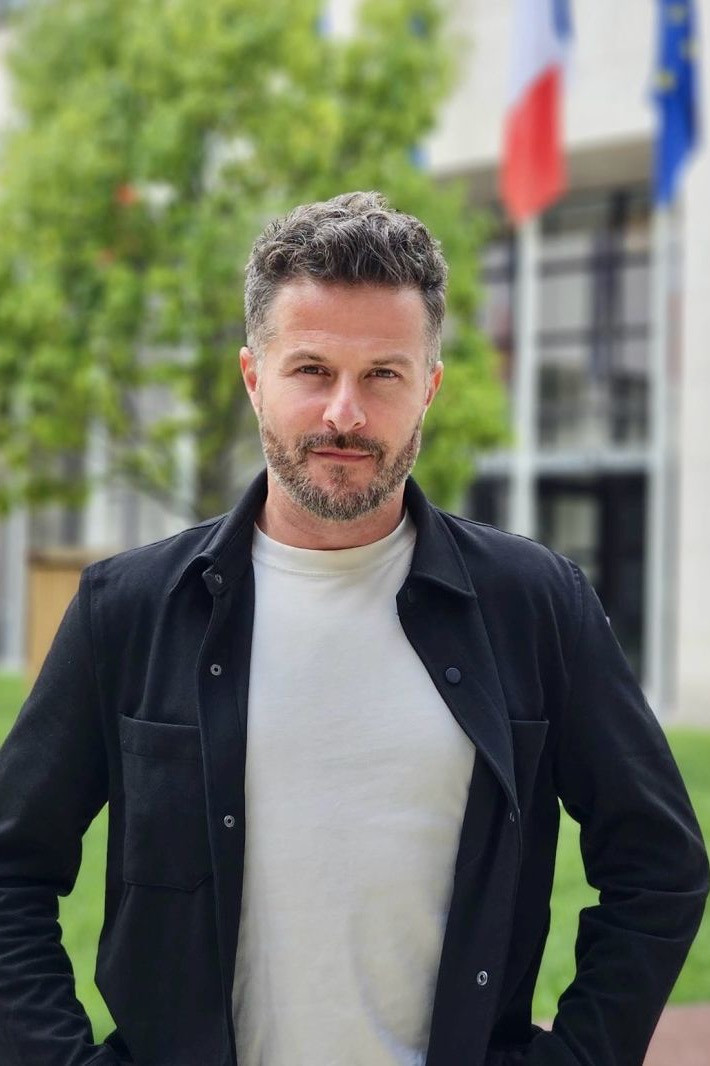 Adrien Benoliel backdrop