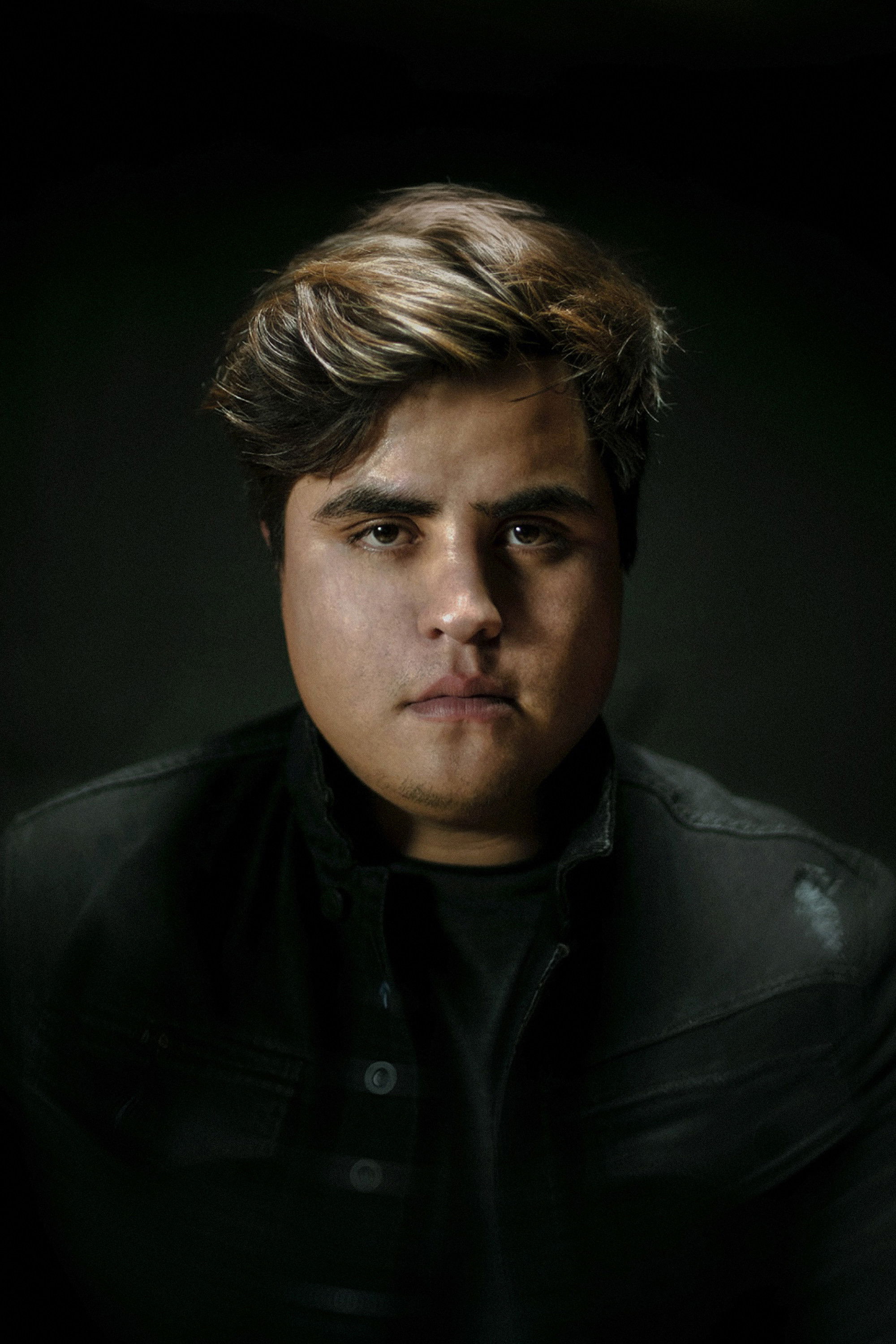 Eduardo Valenzuela backdrop