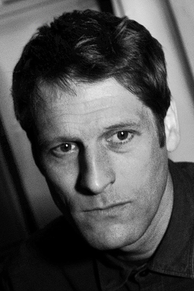 Tom Fisher → Tom Fishër backdrop