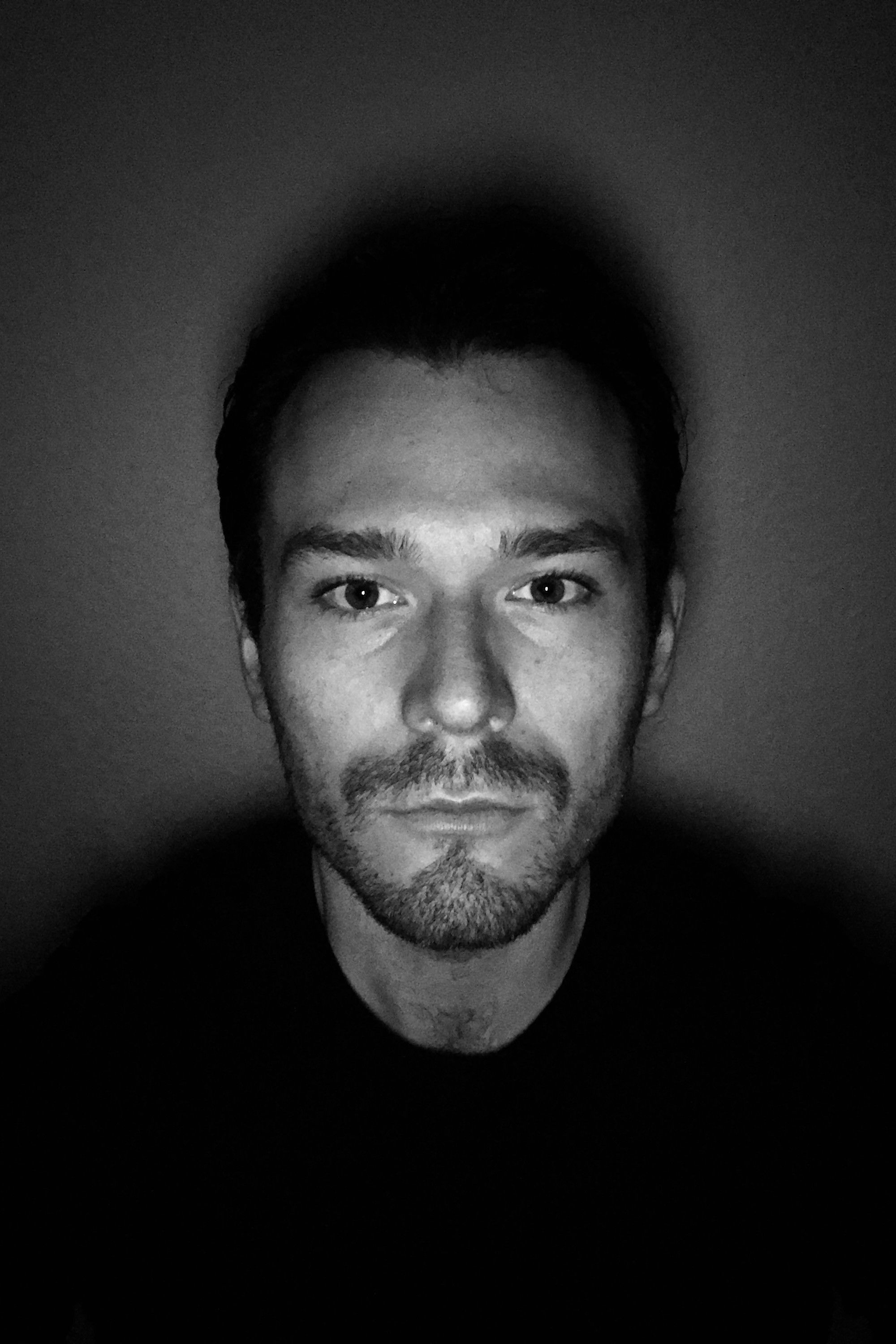 Maximilian Karakatsanis backdrop