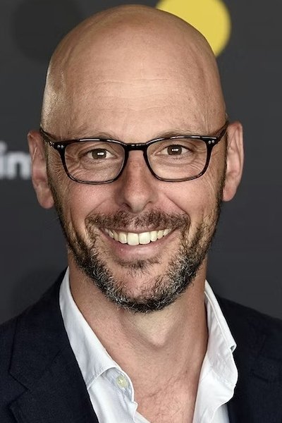 Thomas Snégaroff backdrop