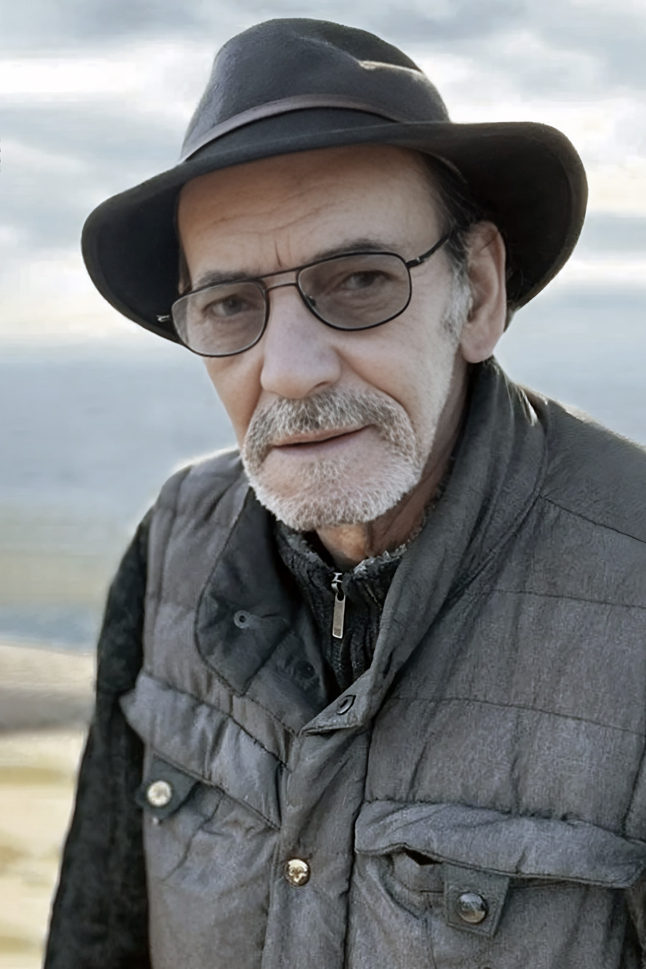 Nasredine Guénifi backdrop