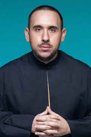 Nikolas Apergis backdrop