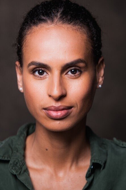 Hinde Rabbaj backdrop